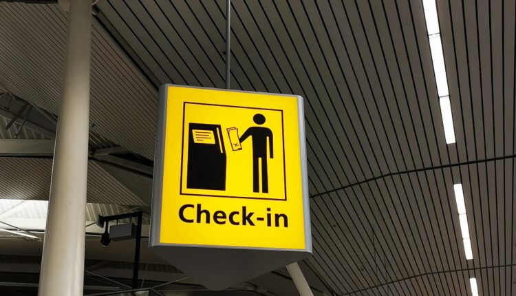 L’aéroport de Schiphol à Amsterdam est aux prises avec de longues files d’attente depuis des mois à cause d’une pénurie d’agents de sécurité.