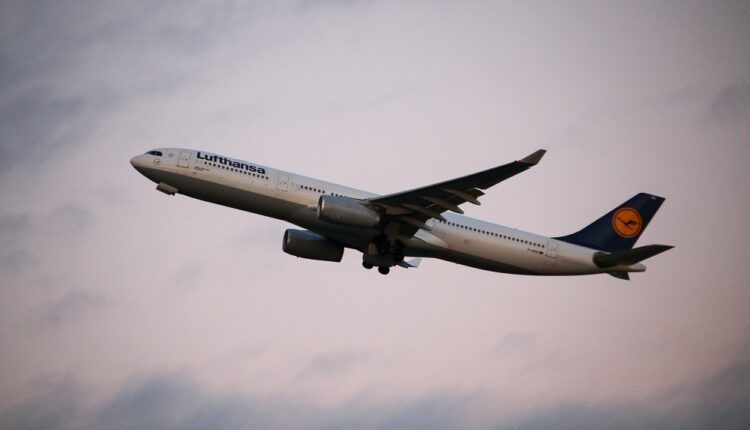 Lufthansa négocie une hausse de salaire avec ses 19 000 PNC