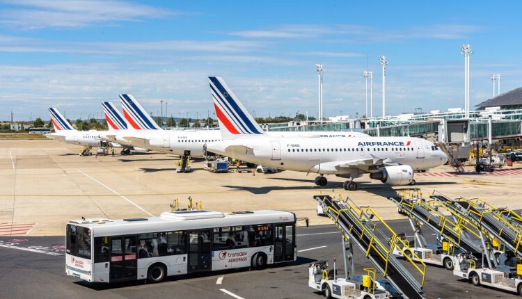 sncf-corsair-air-france-ces-greves-qui-nous-attendent-aux-vacances-de-noel