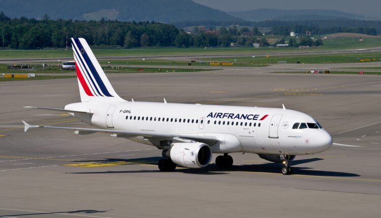 Grève jeudi : 20% des vols annulés à Orly, le trafic d'Air France perturbé