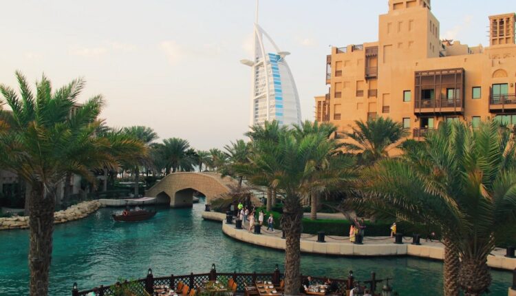 Pour attirer plus de touristes, Dubaï supprime sa taxe de 30% sur l'alcool