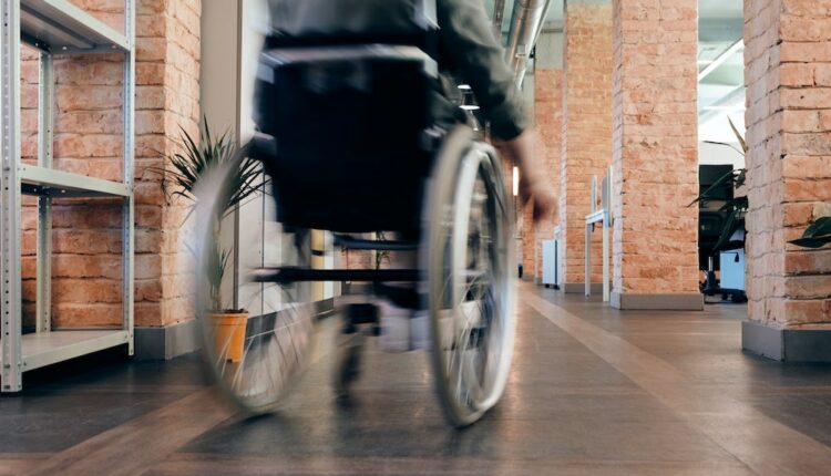 Hôtels, transports, aéroports : les JO seront-ils accessibles aux personnes handicapées ?