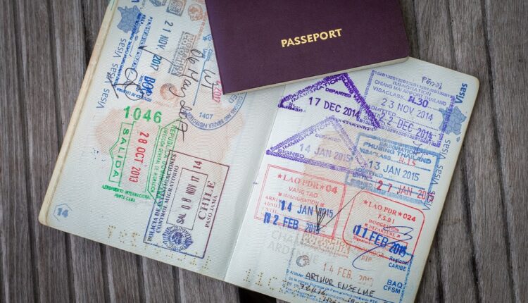 Dans les 9 plus grandes villes françaises, obtenir un passeport devient le parcours du combattant