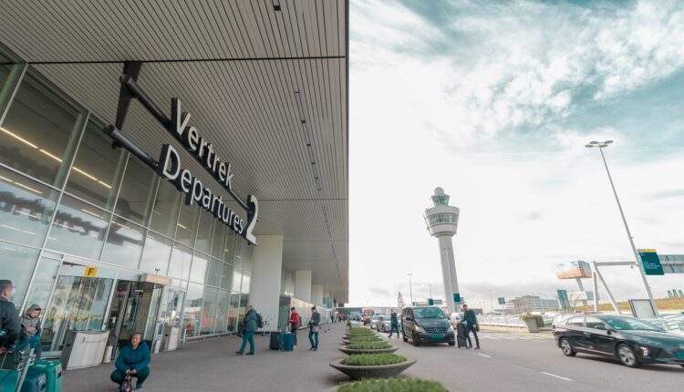 Aéroport de Schiphol : des compagnies se battent contre la limitation des vols