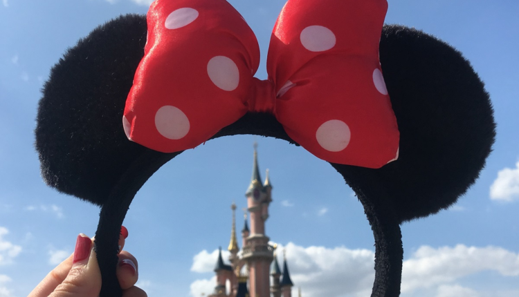 Disneyland Paris : des salariés en grève pour des hausses de salaire