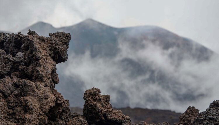 Eruption de l'Etna : l’aéroport de Catane rouvre, des retards à prévoir