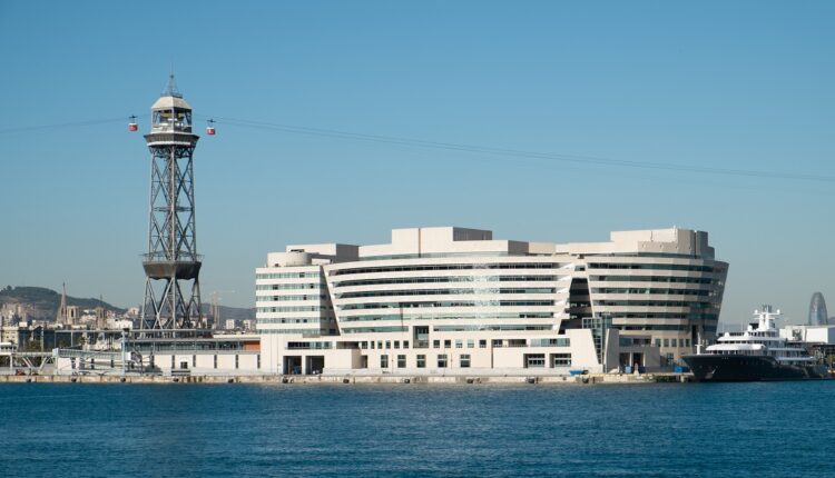 Croisières : les bateaux vont s’éloigner du centre-ville de Barcelone