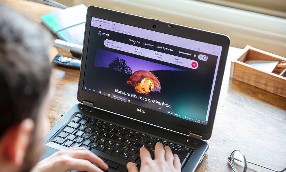 Locations saisonnières : Airbnb traque les fausses annonces