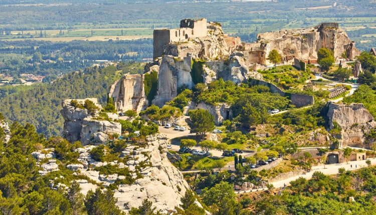 Baux-de-Provence : Culturespaces pourra continuer d'exploiter les Carrières des lumières