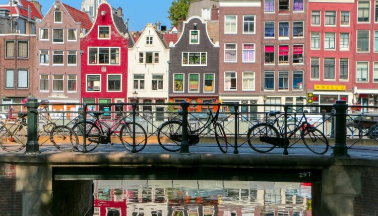 Amsterdam : nouvelle tentative de décourager les touristes fêtards