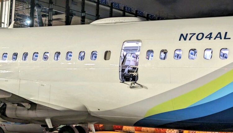 Un avion Alaska Airlines perd sa porte en plein vol, les trois-quarts des MAX 9 cloués au sol