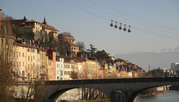 Après douze ans à Chambéry, Destination montagne met le cap sur Grenoble