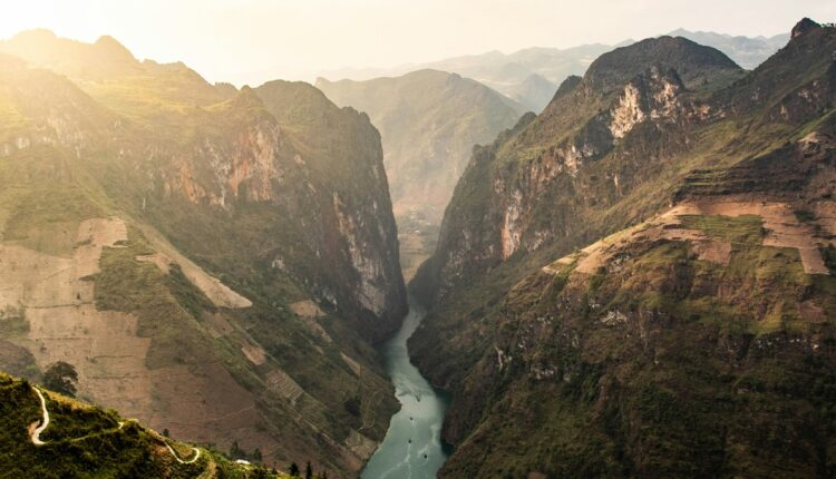 Vietnam : trois morts et des centaines de touristes évacués après des inondations