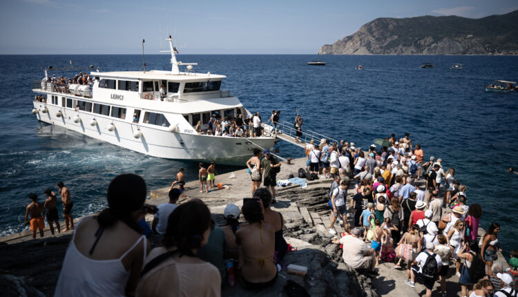 Surtourisme Cinque Terre Italie Bateau