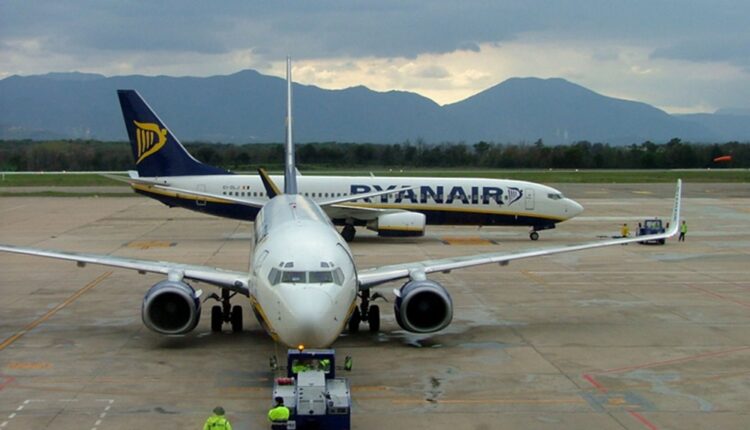 RyanAir vend des billets au départ d’un aéroport fermé, des voyageurs dans l’embarras