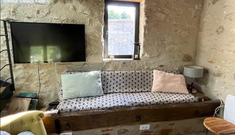 France : "Airbnb, c'est l'ami des villages"