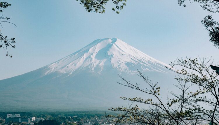 Mont Fuji : la taxe pour les randonneurs élevée à 24 euros par personne