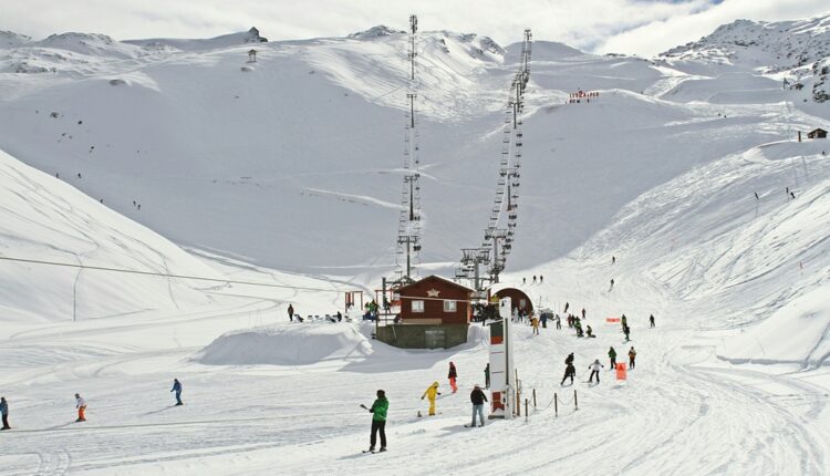 Vacances d’hiver 2025 : une fréquentation stable et un bon enneigement dynamisent les stations