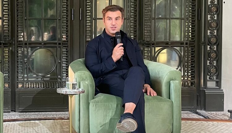 Airbnb s'allie au Tour de France pour renforcer son ancrage rural