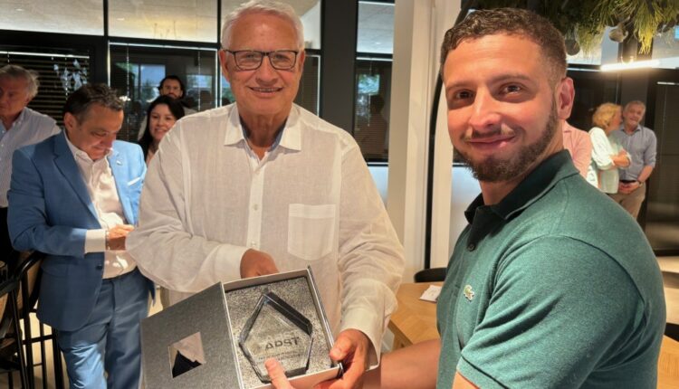 Riwaya Travel récompensée du prix du Jeune Entrepreneur de l’APST