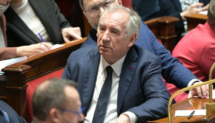 François Bayrou propose la suppression de deux jours fériés