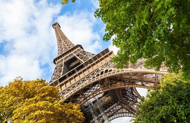 Canicule : une partie de la tour Eiffel fermée jusqu’à mercredi
