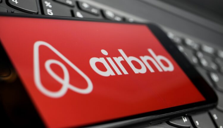 Airbnb refond ses frais de service : ce qui change pour les hôtes